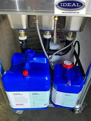 Triple hot and cold mobile wash sink