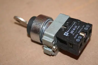 USED TELEMECANIQUE LOCK KEY / AB2-BE101