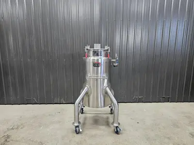 Used LEE INDUSTRIES 55 DP Stainless Steel Tanks Quebec CA | Carter-Wilson Equipment Services #450997