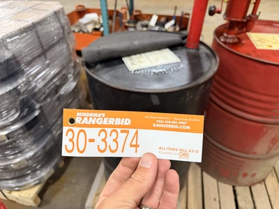 Used PROGUARD AW 32 HYDRAULIC FLUID WITH HAND PUMP Miscellaneous MRO Michigan US | Miedema Asset Management Group #1410892