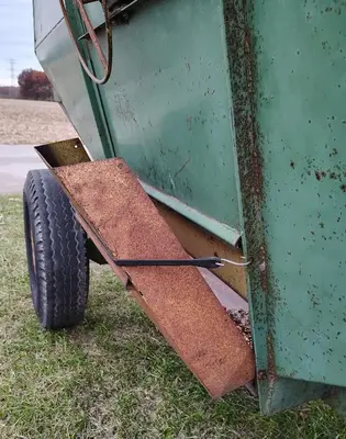 Used 1978 JOHN DEERE 350-22 Gravity Wagons Louisiana US | Proxy Equipment #1385302