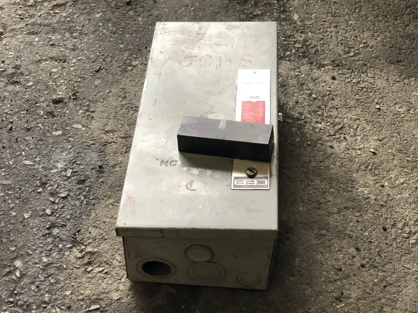 30 Amp Electrical Enclosure w/ Fuses