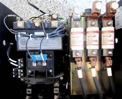 USED ALLEN BRADLEY 1395-AR-1B-A140-FE1-CF1-LD-AD-SA-DA-FMA-D2A-N1B-PB-AX DRIVE