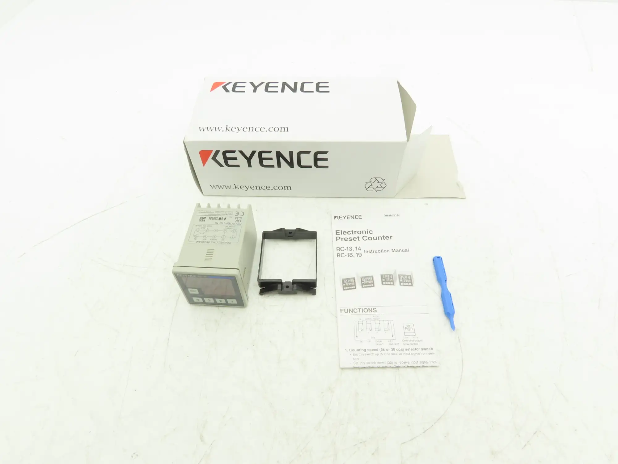 Keyence RC-19 Digital Preset Counter 4-Digit LED 12-24VDC