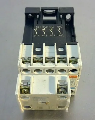 Mitsubishi Electric - SD-Q11 Magnetic Contactor / UQ-AX2 Aux Contact Block 4D
