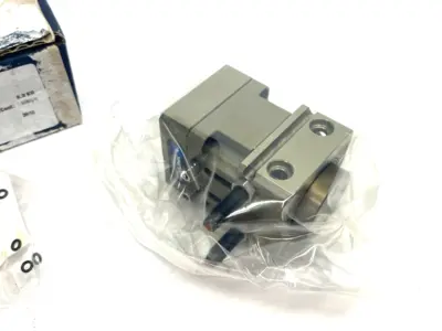 New | in-Stock SCHUNK Miniature Swivel Vane SFL-40-S-180 Rotary Actuators Michigan US | Maverick Industrial Sales #1473985