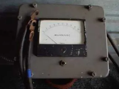 QTY. 1. PORTABLE MILIVOLT D.C. (dw327i) To see a p...