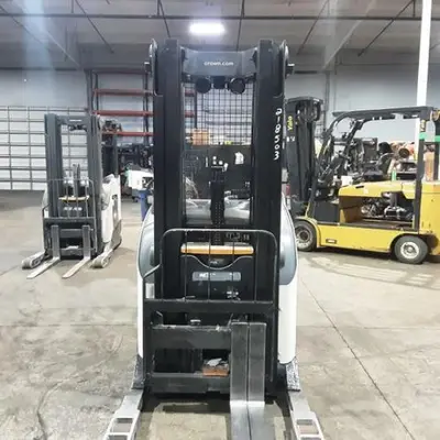 USED 2019 CROWN RR5725-45