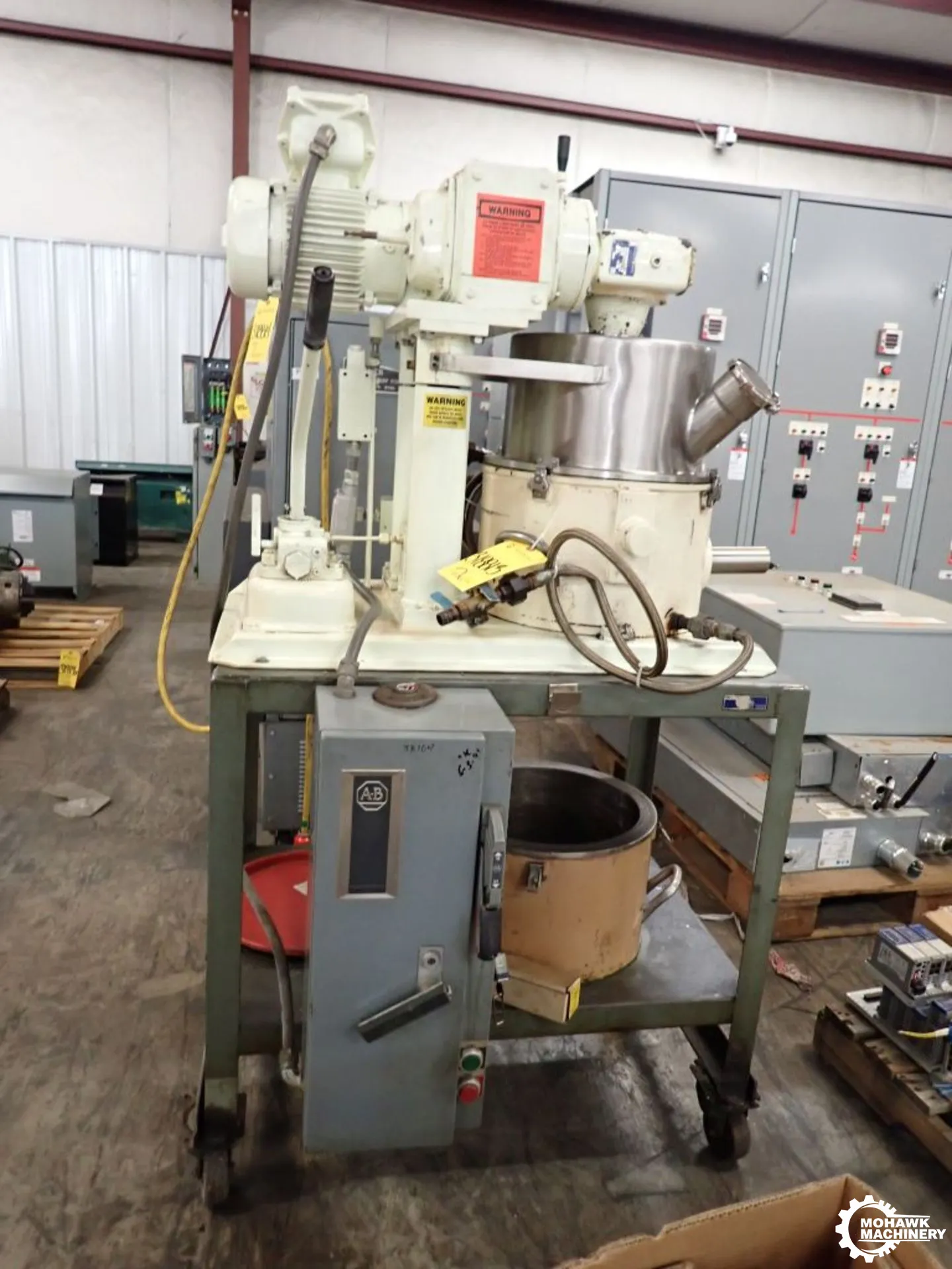4 GALLON ROSS "LDM-4" DOUBLE PLANETARY MIXER w/AIR/OIL HYDRAULIC LIFT - 5 HP MOTOR