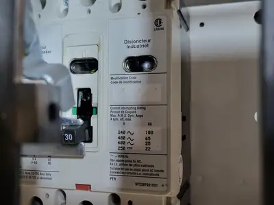 Used EATON SVX010A1-5A4N1 Switchgears British Columbia CA | Lenmark #240181