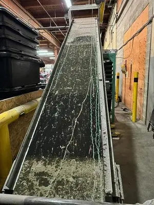 Incline Conveyor Belt with Shredder