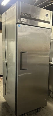 174-0128 True TG1R-1S Single Door Self Contained Reach In Cooler