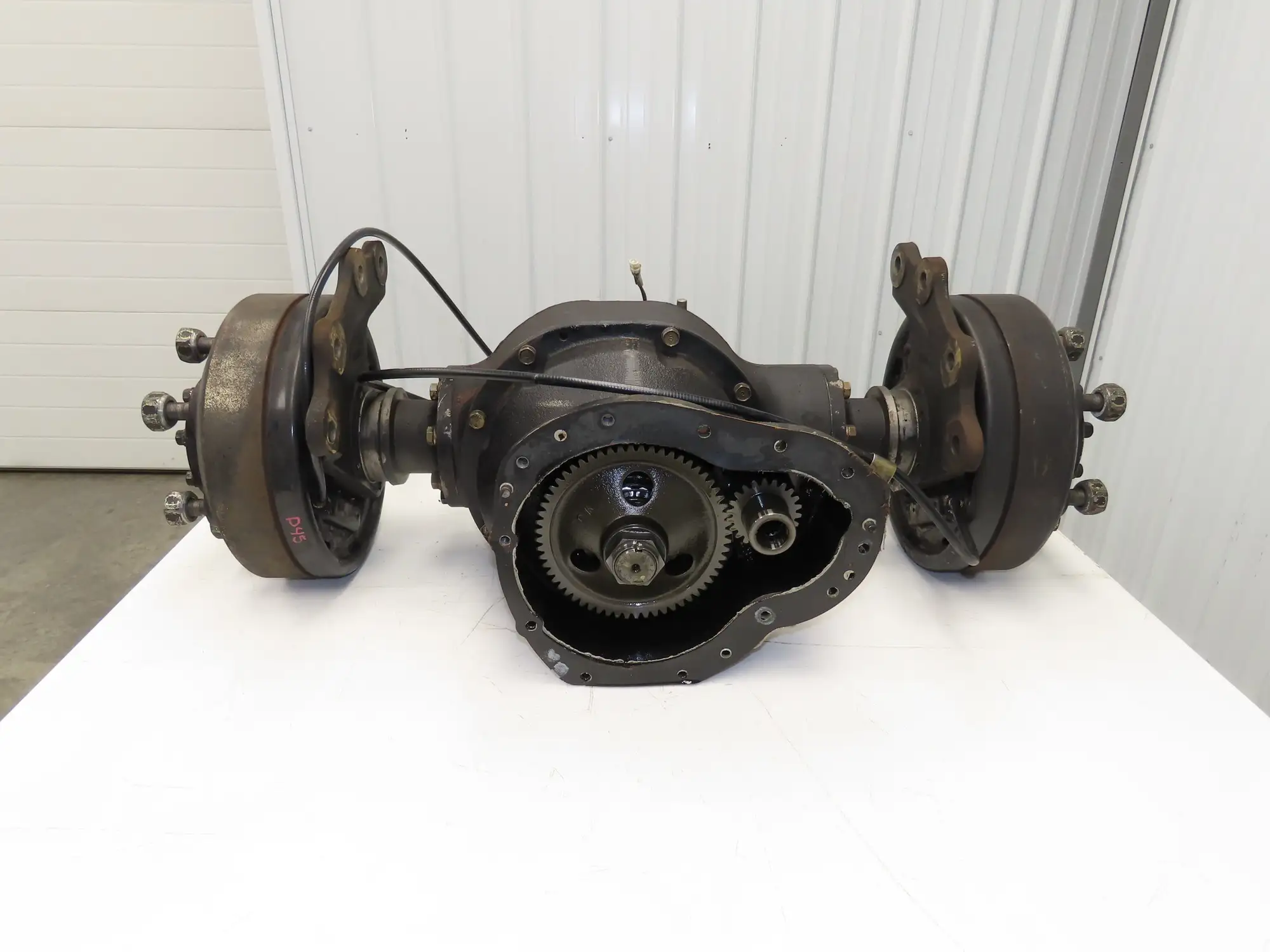 Toyota 5FBCU20 Electric Forklift Differential Drive Axle Six Lug W/E Brake