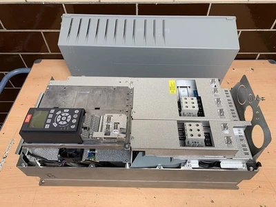 Danfoss Vlt HVAC Drive FC-102P55KT4P21 55kW/75Hp 380/480VAC Garantie