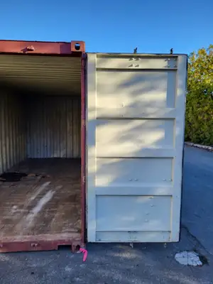 20 ft Damaged Standard Shipping Container - FCIU2139280