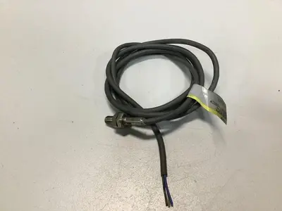 USED OMRON E2E-X1C2