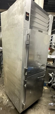 174-0118 Traulsen 2 Half-Door Self Contained Reach In Cooler