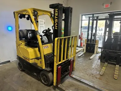 USED 2015 HYSTER S30FT