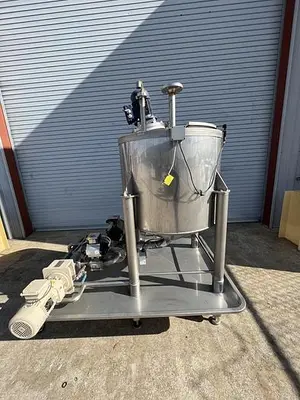 Stainless steel mix tank with pump and lightning agitator