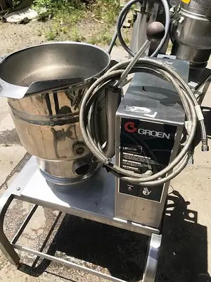 USED 2004 GROEN KETTLE USED TABLE TOP HAND TILT 20 QUART CAPACITY WITH STAND – ELECTRIC TBD-20