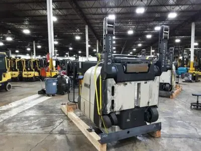 USED 2016 CROWN RR5795S-45
