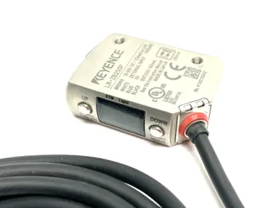 USED KEYENCE SELF-CONT. CMOS DISTANCE LASER SENSOR, RECTANGULAR, CABLE TYPE
