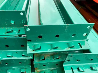USED UNIVERSAL PALLET RACKING