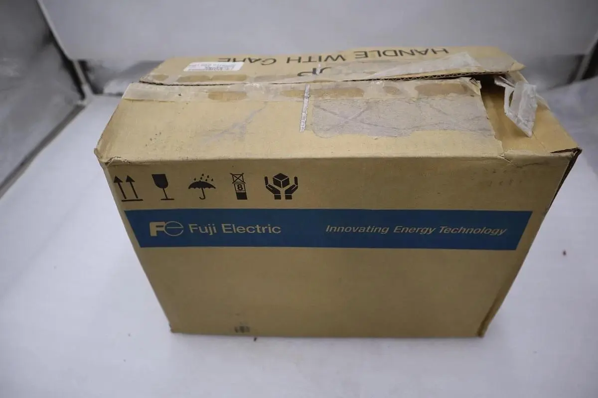 NEW IN BOX FUJI ELECTRIC FRN0.4G1S-2J MOTOR CONTROLLER STOCK 5006A