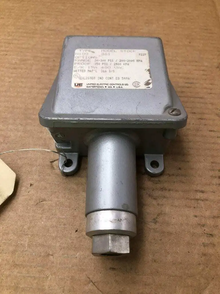 UE Universal Electric 361 Pressure Switch 30-300PSI / 350PSI Proof 15A 480VAC
