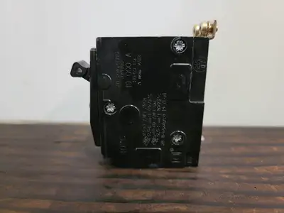 USED SQUARE D QOB220