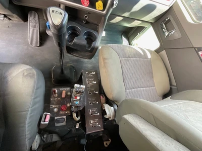 Used 2009 KENWORTH T800 Hooklifts & Roll-Offs California US | Big Truck & Equipment #1412296