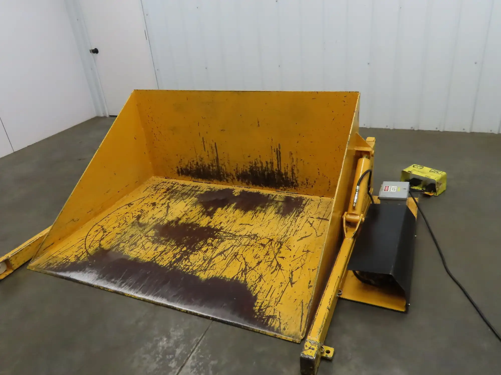 Econo Lift DO-HPT10 Drive On High Point Tilter Tote Tipper 1000lb 120V