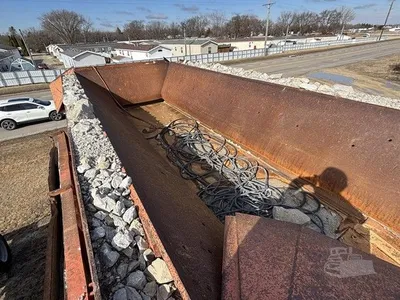 USED 2002 UNIVERSAL 130x150