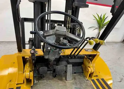 USED 1997 MITSUBISHI FG35