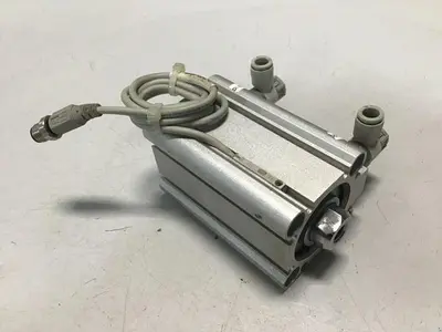USED SMC CDQ2B32-40DZ