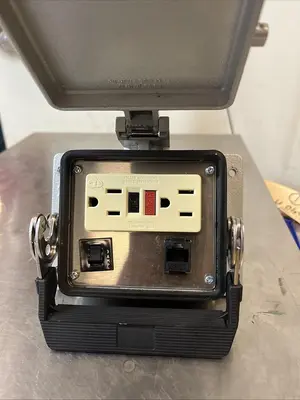 Used MENCOM TYPE 4 Electrical Boxes Ohio US | Surplus Asset Holdings #1508203