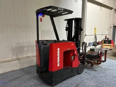 Used 2015 RAYMOND 415C35TT 3-Wheel Stand up Electric Counterbalance Forklifts Illinois US | Somerset Equipment Sales #1546256