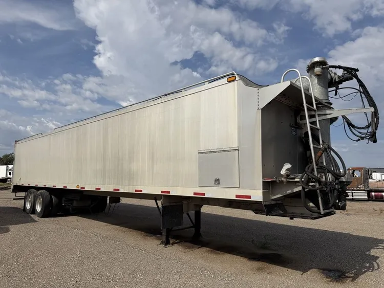 Used 2026 WALINGA FEED TRAILER Grain Hopper Trailers Minnesota US | Carco Truck & Equipment #1513902