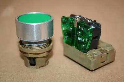 NEW ALLEN BRADLEY 800EM-F32LX10 GREEN