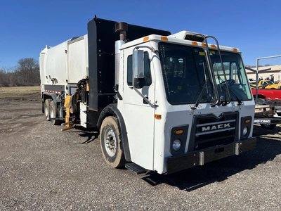 USED 2013 MACK LEU633 REFUSE PACKER BODY WITH AUTO ARM.