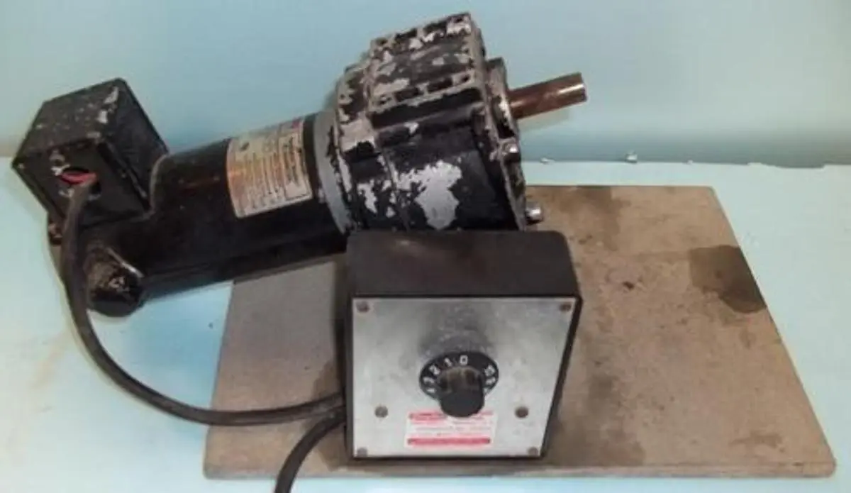 QTY. 1. DAYTON MOTOR SPEED CONTROLLER MODEL 4Z5270...