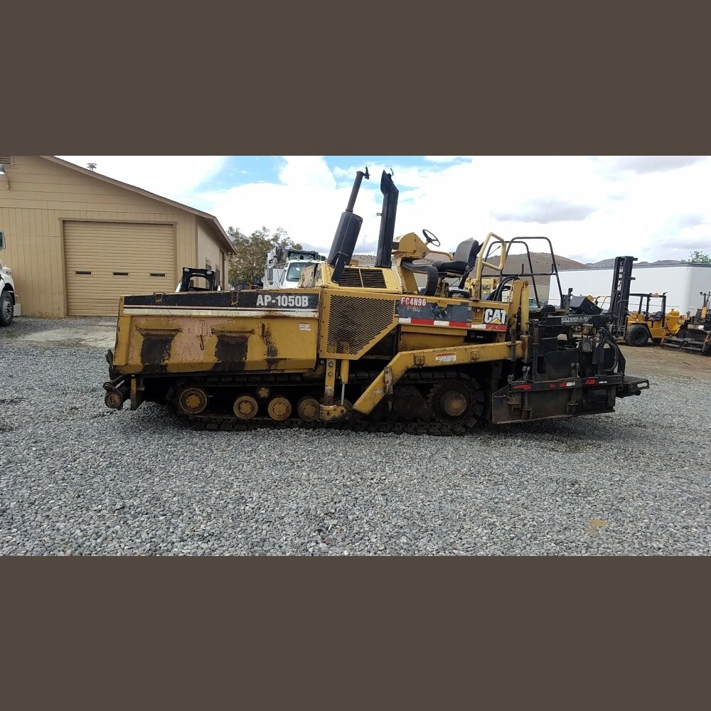 CAT AP-1050B Asphalt Paver