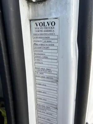 USED 2022 VOLVO VNR42T300