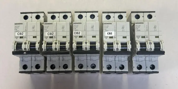 Used SIEMENS 5SY4204-7 Miscellaneous Equipment (Electrical & Power) | Surplus Asset Holdings #1196785