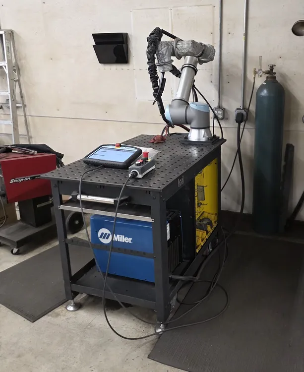 Used 2021 VECTIS COBOT MIG WELDING PACKAGE WITH UR10E COBOT Welding Machinery (Other) California US | Machinery Resources International #782631