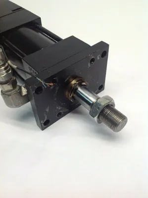 USED PARKER HYDRAULIC CYLINDER 1300 PSI HYD
