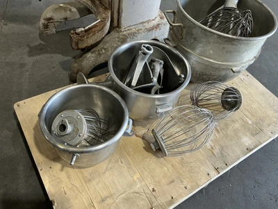 USED HOBART H-600 60QT. COMMERCIAL STAND MIXER
