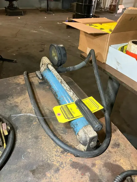 Used _UNKNOWN_ _UNKNOWN_ Hydraulic Pumps Ohio US | Myron Bowling Auctioneers Inc #1504651