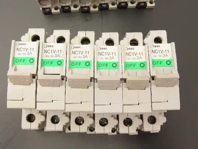 IDEC NC1V-1100 Circuit Breaker 2A 3A 220vAC/65vDC 1-Pole Lot of 12