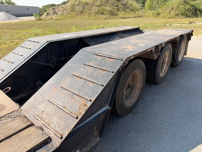 Used 2011 PITTS 50 TON DROP DECK TRI-AXLE Lowboy Trailers Michigan US | Miedema Asset Management Group #1338402
